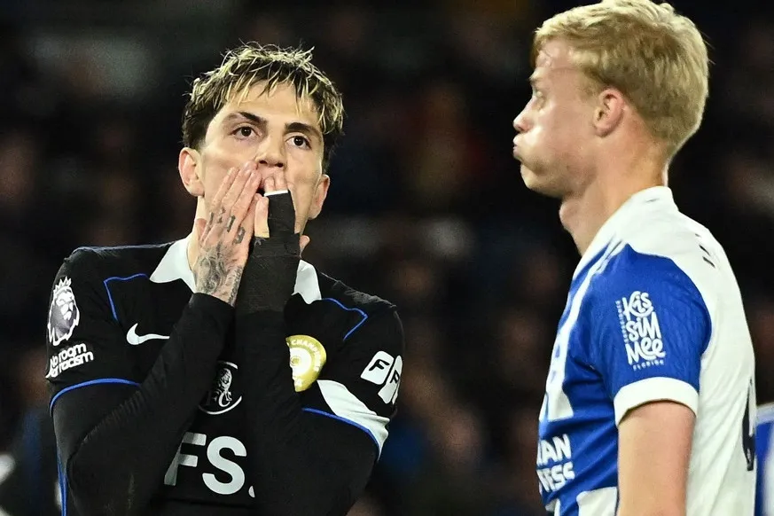 Chelsea thua trận thứ 5 li&ecirc;n tiếp, đ&aacute;nh mất vị tr&iacute; v&agrave;o tay Brighton- Ảnh 1.