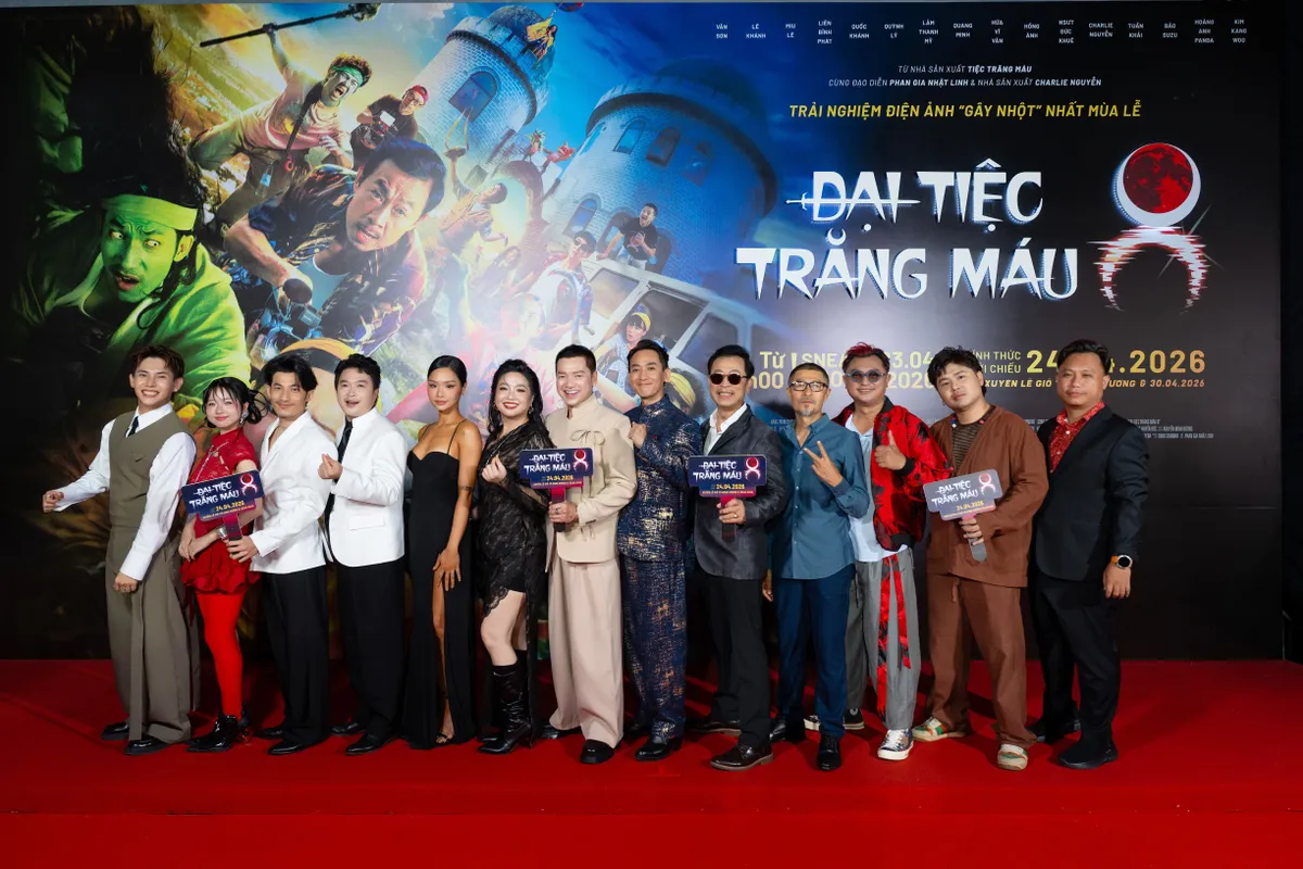 Đường đua phim dịp lễ 30/4 "nghẹ thở" từ thảm đỏ - Ảnh 7.