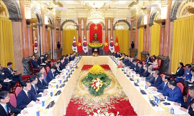 Tổng B&iacute; thư, Chủ tịch nước T&ocirc; L&acirc;m hội đ&agrave;m với Tổng thống H&agrave;n Quốc Lee Jae Myung- Ảnh 1.