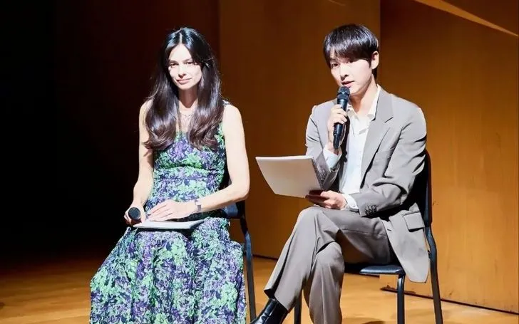 Song Joong Ki và vợ, cựu diễn viên người Anh Katy Louise Saunders, tham gia phần dẫn chuyện trong buổi hòa nhạc thường kỳ lần thứ bảy của Gaon Soloists, "Kinderszenen", tại Trung tâm Nghệ thuật Seoul. (Ảnh chụp từ Instagram Gaon Soloists)