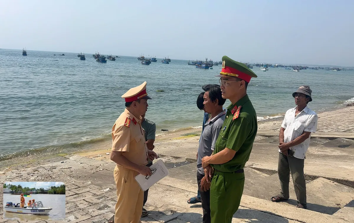 CSGT tỉnh Đắk Lắk kiểm tra phương tiện đường thủy để phục vụ kh&aacute;ch dịp 30/4 v&agrave; 1/5 - Ảnh 1.