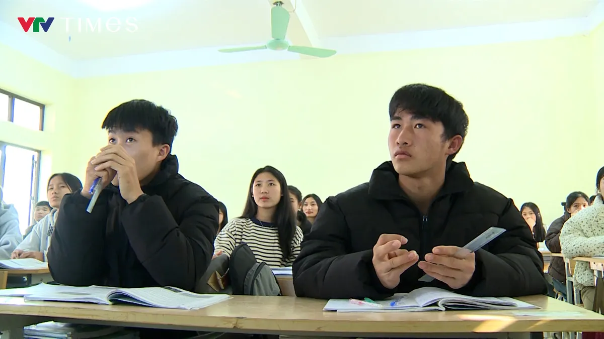 Học sinh v&ugrave;ng cao Lai Ch&acirc;u v&agrave;o &ldquo;nước r&uacute;t&rdquo; &ocirc;n thi tốt nghiệp THPT 2026 - Ảnh 1.