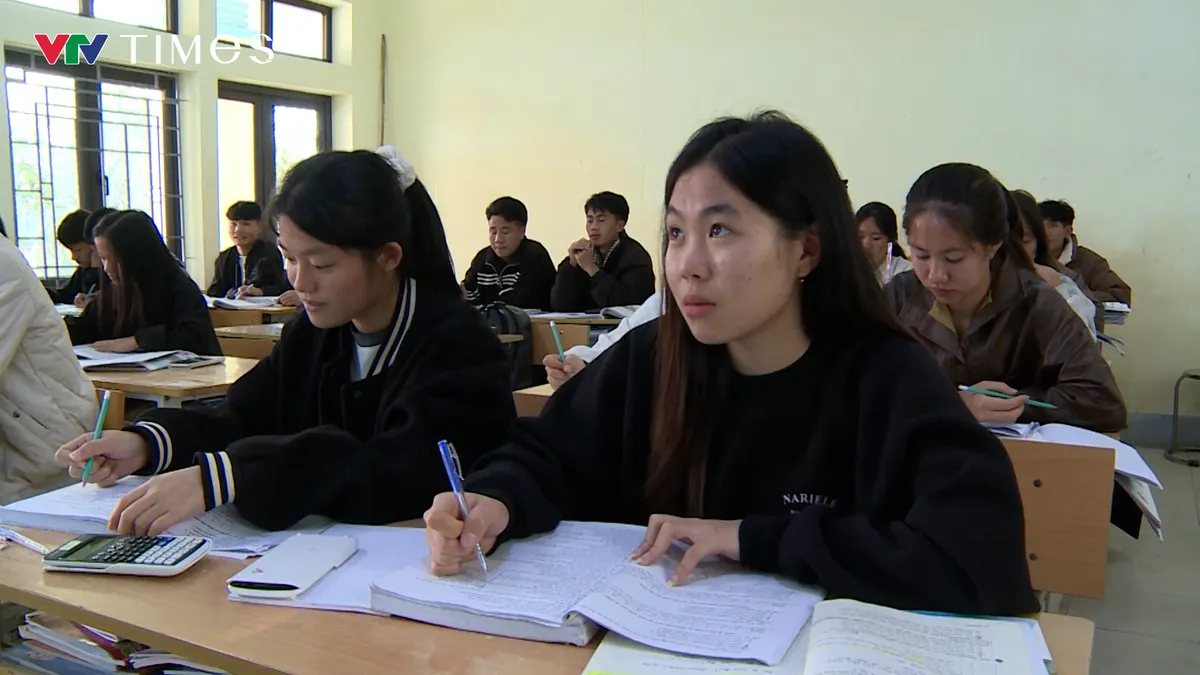 Học sinh v&ugrave;ng cao Lai Ch&acirc;u v&agrave;o &ldquo;nước r&uacute;t&rdquo; &ocirc;n thi tốt nghiệp THPT 2026 - Ảnh 4.