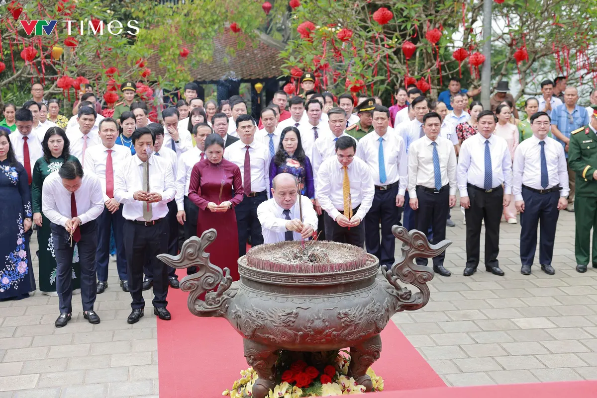 Ph&uacute; Thọ th&agrave;nh k&iacute;nh d&acirc;ng hương Đức Quốc Tổ Lạc Long Qu&acirc;n v&agrave; Tổ Mẫu &Acirc;u Cơ - Ảnh 2.