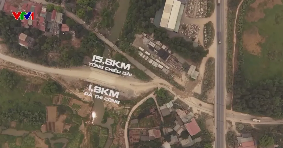 Mưa lầy, nắng bụi, sạt lở r&igrave;nh rập tr&ecirc;n tuyến đường thi c&ocirc;ng dang dở- Ảnh 4.