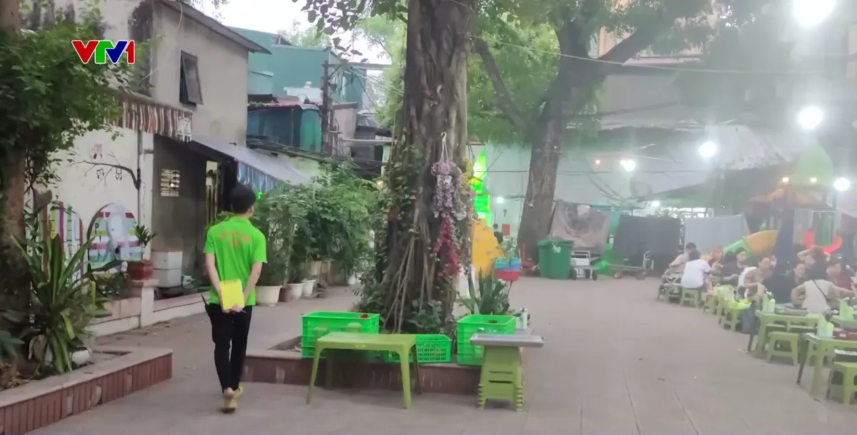 H&agrave; Nội: Nghịch l&yacute; thiếu kh&ocirc;ng gian thể thao c&ocirc;ng cộng v&agrave; t&igrave;nh trạng lấn chiếm tr&agrave;n lan - Ảnh 1.