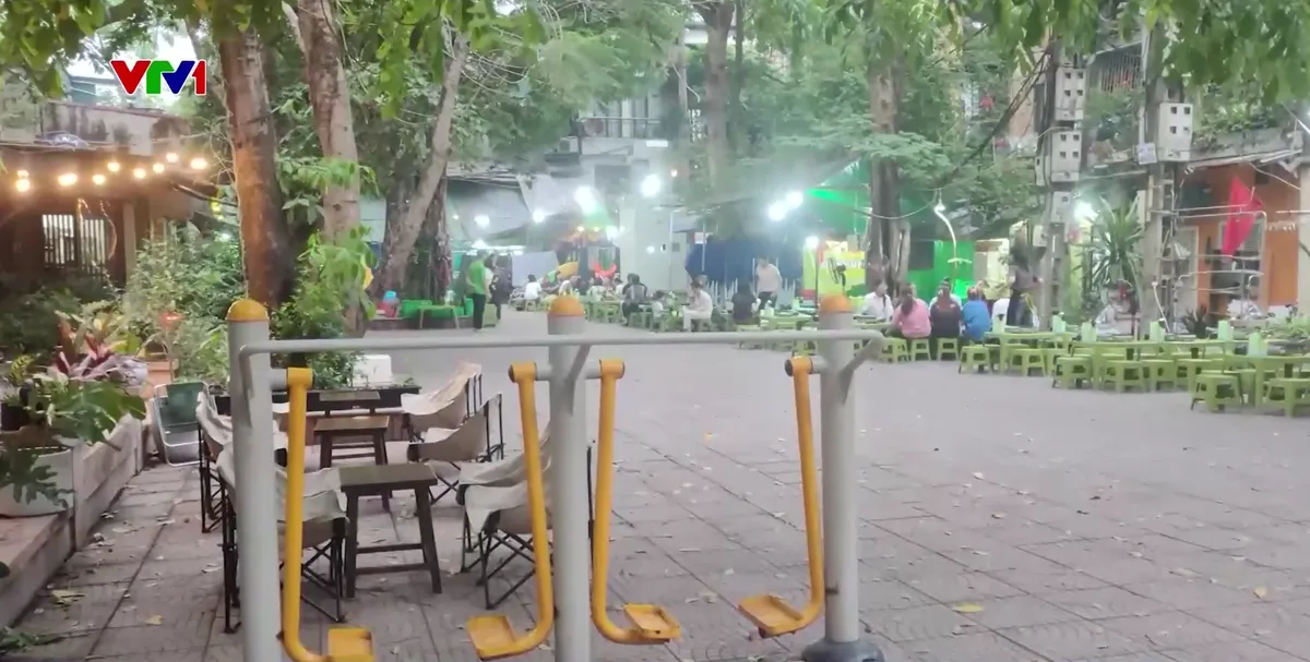 H&agrave; Nội: Nghịch l&yacute; thiếu kh&ocirc;ng gian thể thao c&ocirc;ng cộng v&agrave; t&igrave;nh trạng lấn chiếm tr&agrave;n lan - Ảnh 2.