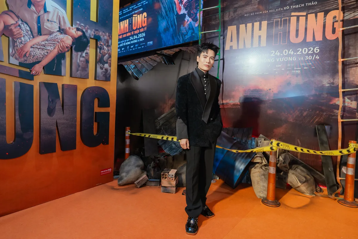 Đường đua phim dịp lễ 30/4 "nghẹ thở" từ thảm đỏ - Ảnh 2.