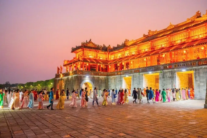 Huế phục dựng &ldquo;Dạ yến Ho&agrave;ng cung&rdquo;, t&aacute;i hiện kh&ocirc;ng gian yến tiệc triều Nguyễn- Ảnh 1.