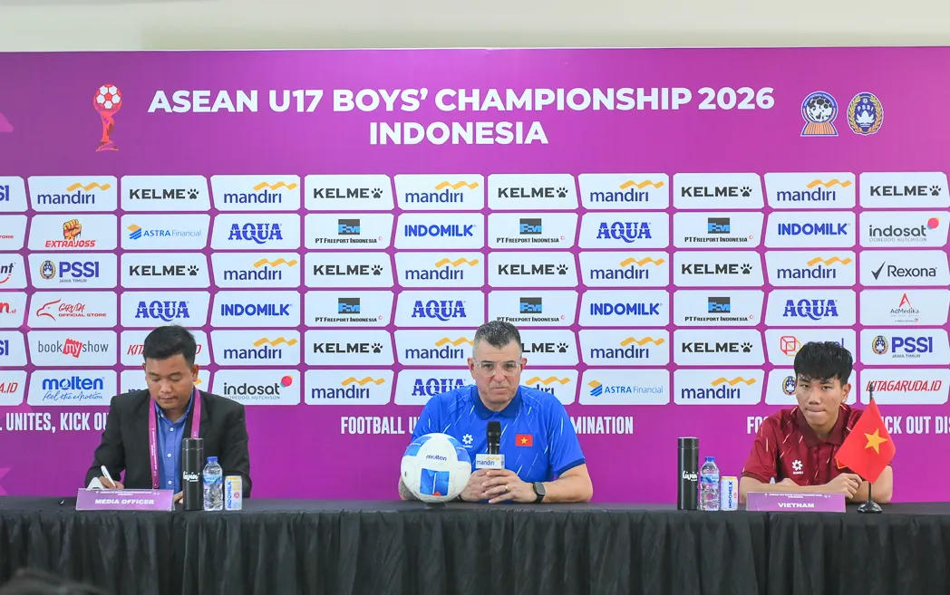 HLV Cristiano Roland: "Sự ki&ecirc;n nhẫn l&agrave; ch&igrave;a kh&oacute;a mở c&aacute;nh cửa chung kết cho U17 Việt Nam"- Ảnh 1.