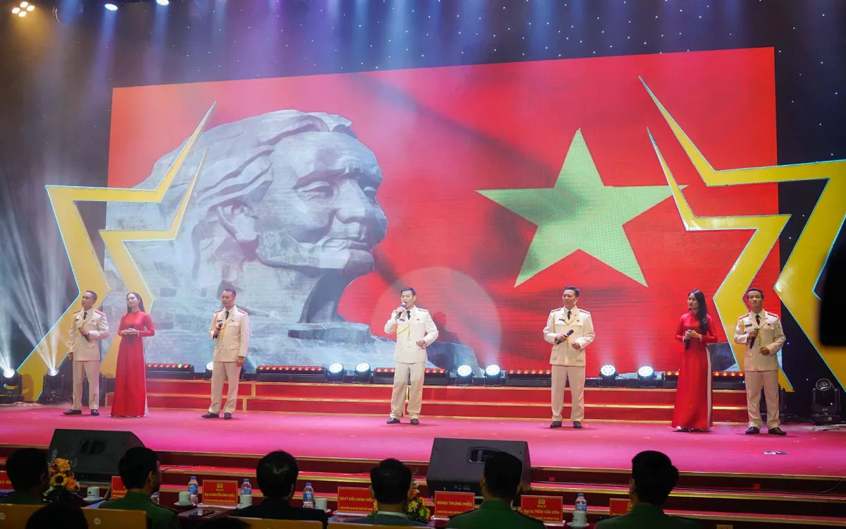 Li&ecirc;n hoan Giọng h&aacute;t hay C&ocirc;ng an Thủ đ&ocirc; 2026: T&ocirc;n vinh những giọng ca chiến sĩ - Ảnh 7.