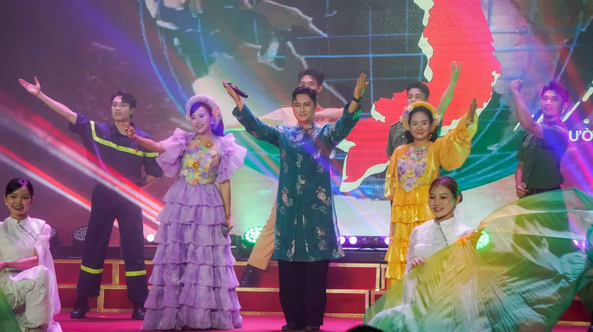 Li&ecirc;n hoan Giọng h&aacute;t hay C&ocirc;ng an Thủ đ&ocirc; 2026: T&ocirc;n vinh những giọng ca chiến sĩ - Ảnh 8.