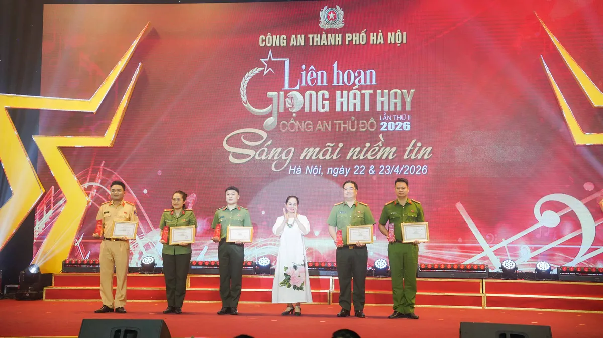 Li&ecirc;n hoan Giọng h&aacute;t hay C&ocirc;ng an Thủ đ&ocirc; 2026: T&ocirc;n vinh những giọng ca chiến sĩ - Ảnh 10.