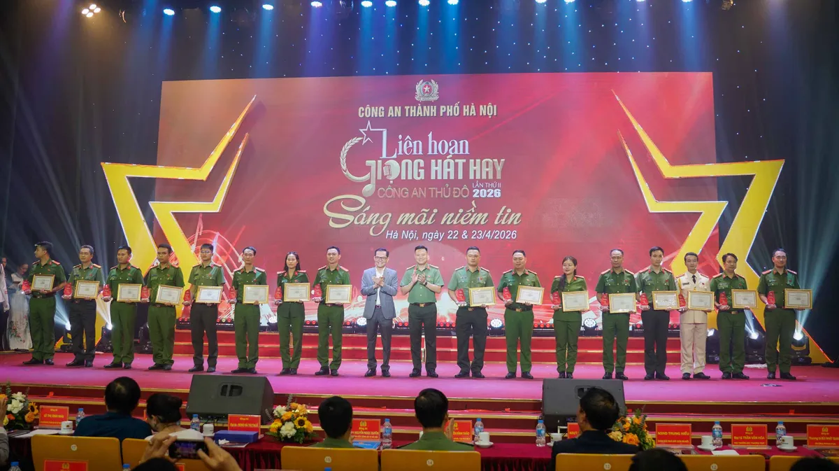 Li&ecirc;n hoan Giọng h&aacute;t hay C&ocirc;ng an Thủ đ&ocirc; 2026: T&ocirc;n vinh những giọng ca chiến sĩ - Ảnh 11.