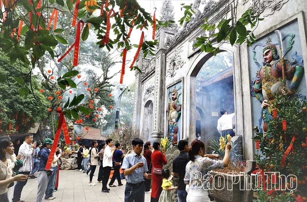 H&agrave;ng triệu người đổ về Đền H&ugrave;ng mỗi dịp Giỗ Tổ- Ảnh 2.