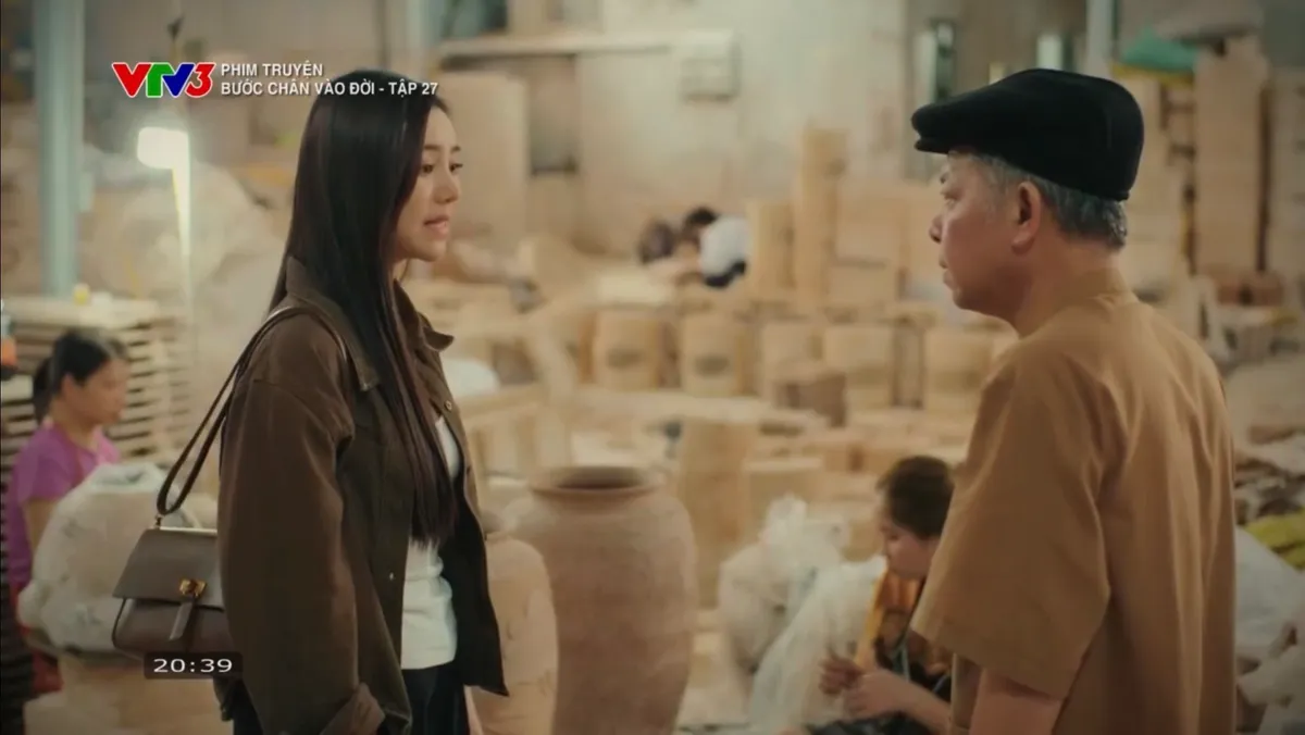 Bước ch&acirc;n v&agrave;o đời - Tập 27: Qu&acirc;n đồng &yacute; đi du học, đặt điều kiện với bố mẹ để bảo vệ Thương - Ảnh 11.