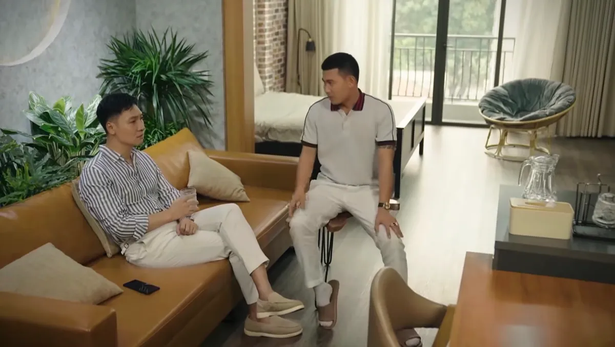 Bước ch&acirc;n v&agrave;o đời - Tập 27: Qu&acirc;n đồng &yacute; đi du học, đặt điều kiện với bố mẹ để bảo vệ Thương - Ảnh 1.