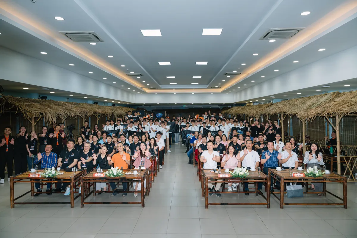 T&igrave;m ra nh&agrave; v&ocirc; địch cuộc thi s&aacute;ng tạo c&ugrave;ng AI  - Ảnh 1.