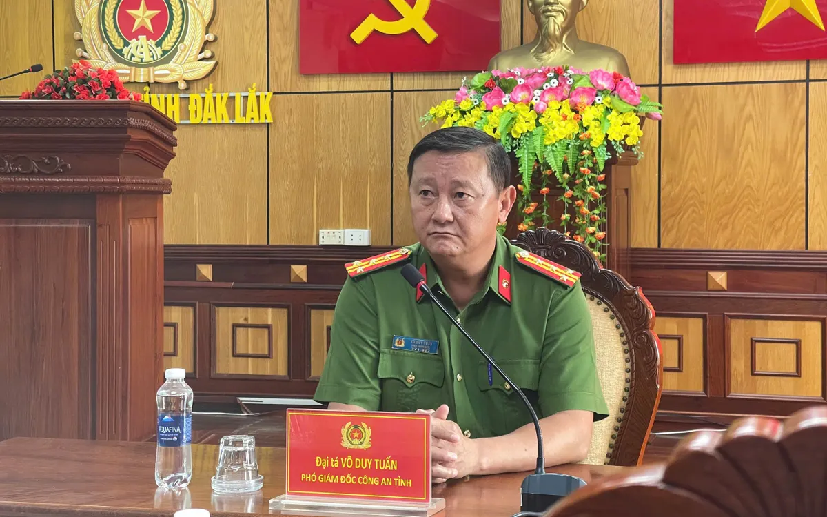 Đại tá Võ Duy Tuấn - Phó Giám đốc Công an tỉnh Đắk Lắk thông tin tại cuộc họp báo.