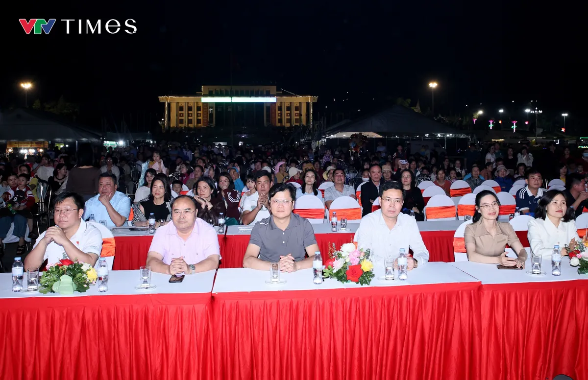 Đặc sắc Chương tr&igrave;nh nghệ thuật &ldquo;Lai Ch&acirc;u lung linh sắc m&agrave;u&rdquo; - Ảnh 1.