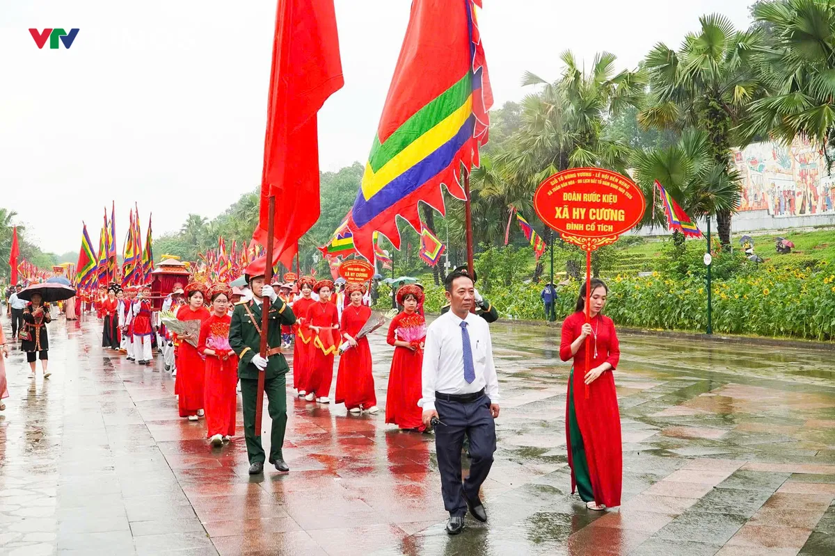 Ph&uacute; Thọ: Đặc sắc nghi lễ rước kiệu về Đền H&ugrave;ng - Ảnh 2.