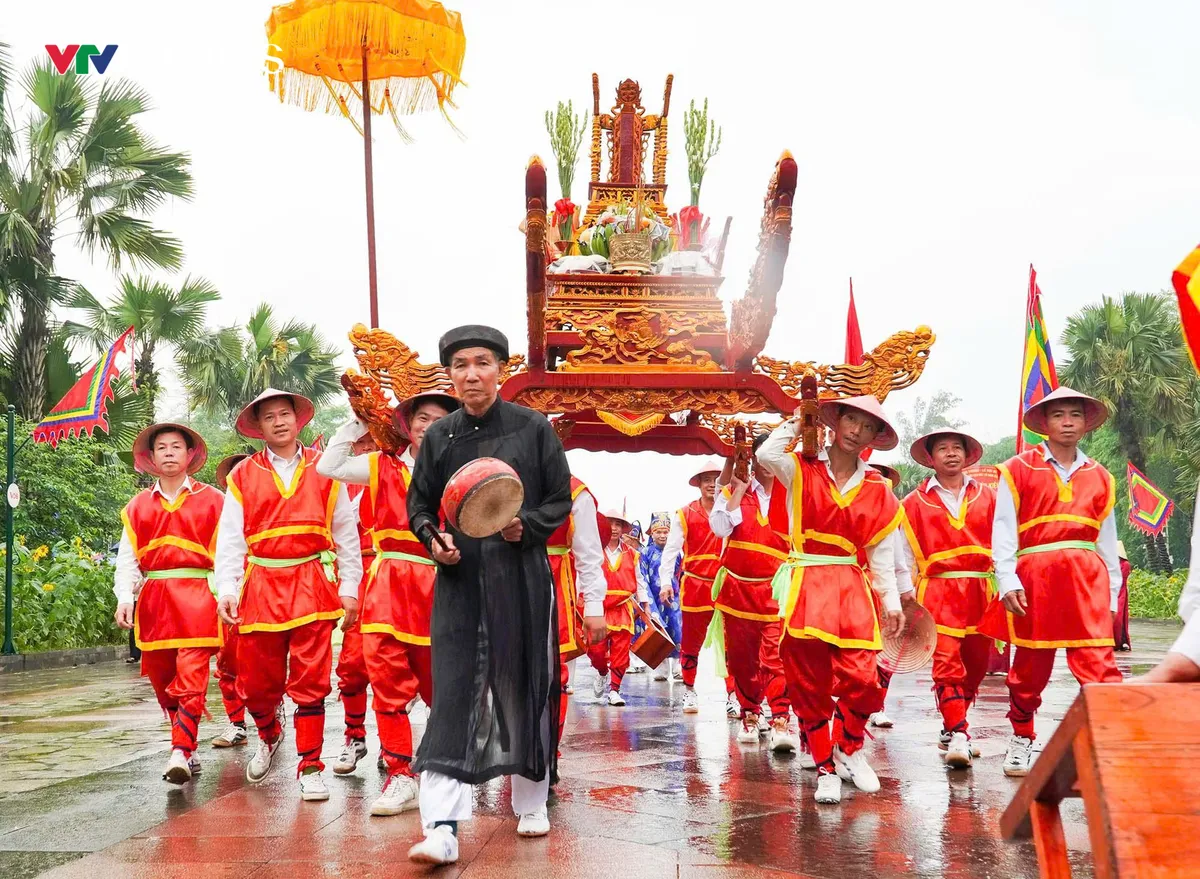 Ph&uacute; Thọ: Đặc sắc nghi lễ rước kiệu về Đền H&ugrave;ng - Ảnh 1.