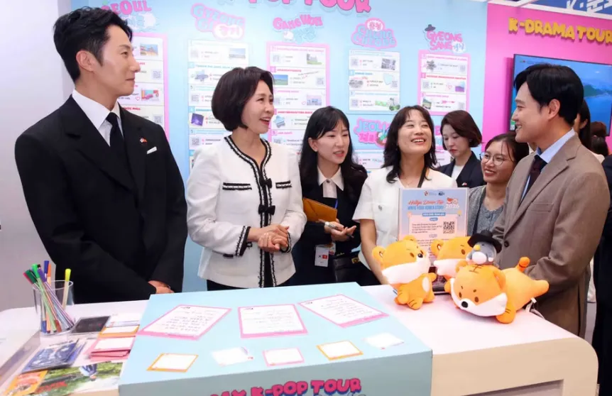 Phu nh&acirc;n Tổng thống H&agrave;n Quốc trải nghiệm Lễ hội Văn h&oacute;a - Du lịch H&agrave;n Quốc tại Việt Nam - Ảnh 2.