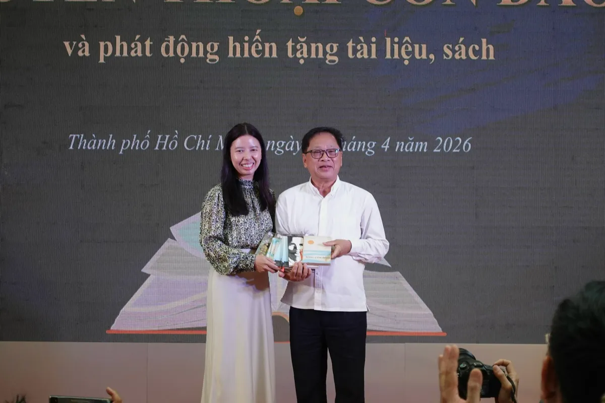 Ra mắt tủ s&aacute;ch &ldquo;Huyền thoại C&ocirc;n Đảo&rdquo;: Kh&ocirc;ng gian đọc từ k&yacute; ức lịch sử- Ảnh 6.