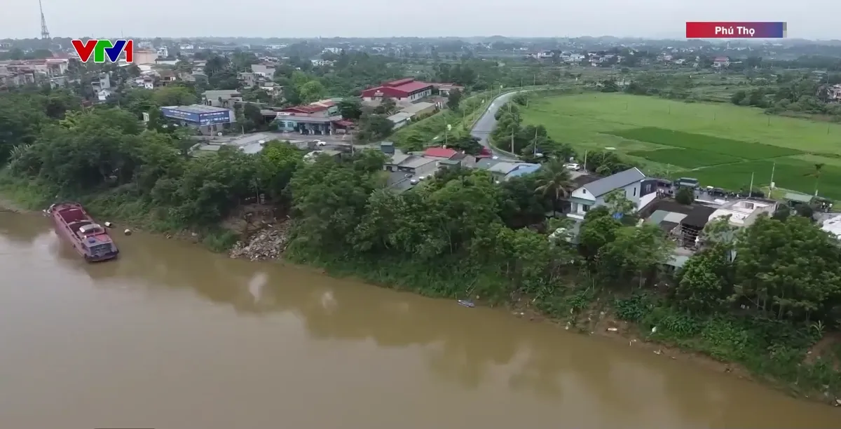 Ph&uacute; Thọ: C&ocirc;ng bố t&igrave;nh huống khẩn cấp về thi&ecirc;n tai, di dời d&acirc;n khỏi v&ugrave;ng sạt lở đ&ecirc; tả s&ocirc;ng Thao - Ảnh 1.