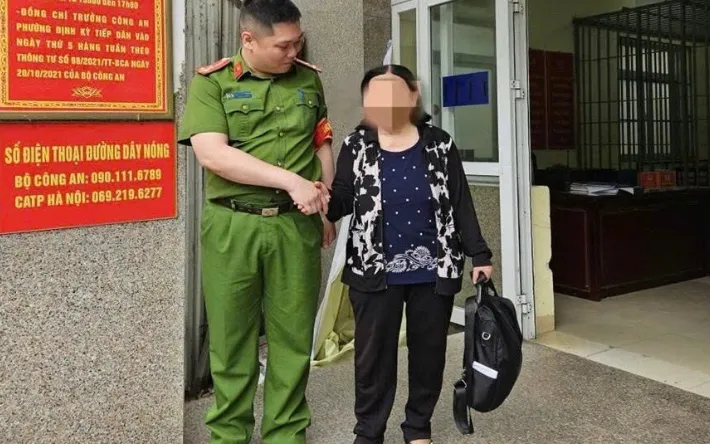 Bà H.T.T.T tại Công an phường Giảng Võ