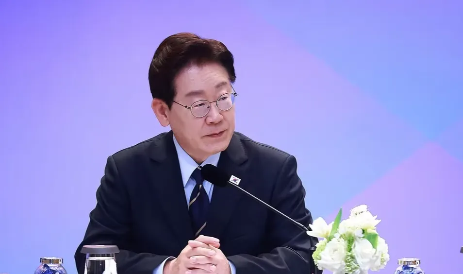 Thủ tướng L&ecirc; Minh Hưng v&agrave; Tổng thống H&agrave;n Quốc Lee Jae Myung dự Tọa đ&agrave;m b&agrave;n tr&ograve;n về hợp t&aacute;c kinh tế- Ảnh 3.