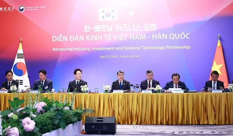 Thủ tướng L&ecirc; Minh Hưng v&agrave; Tổng thống H&agrave;n Quốc Lee Jae Myung dự Tọa đ&agrave;m b&agrave;n tr&ograve;n về hợp t&aacute;c kinh tế- Ảnh 1.