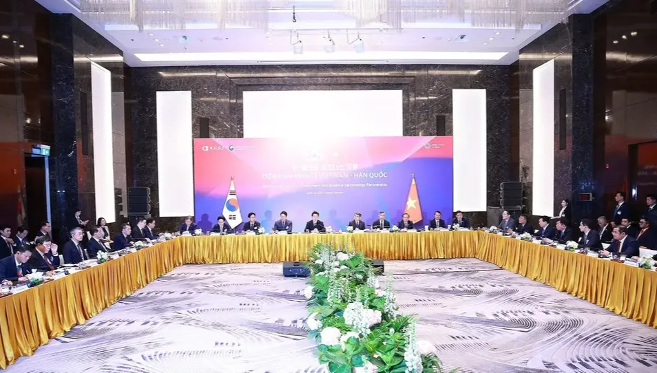 Thủ tướng L&ecirc; Minh Hưng v&agrave; Tổng thống H&agrave;n Quốc Lee Jae Myung dự Tọa đ&agrave;m b&agrave;n tr&ograve;n về hợp t&aacute;c kinh tế- Ảnh 4.