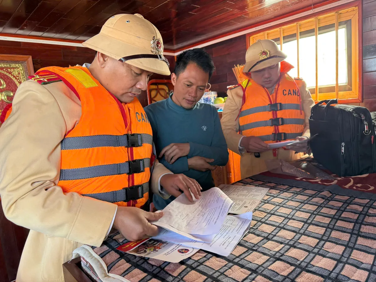 H&agrave; Nội: Đảm bảo an to&agrave;n giao th&ocirc;ng đường thủy thượng nguồn s&ocirc;ng Hồng dịp nghỉ lễ - Ảnh 2.