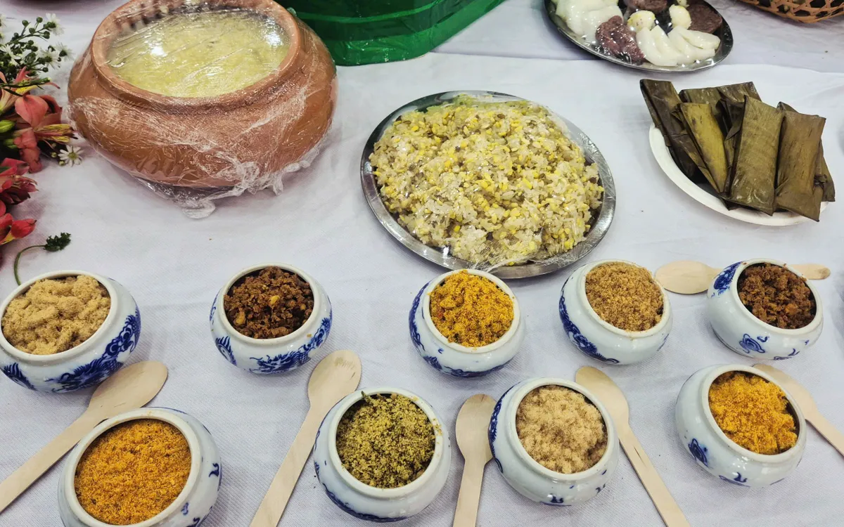 Cơm muối cung đình 9 vị.