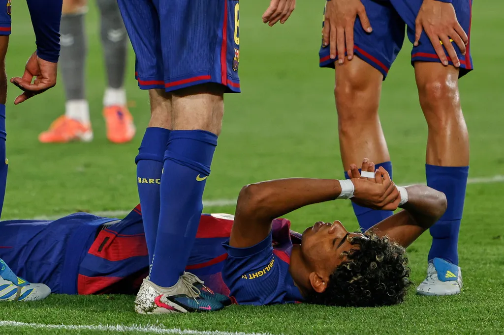 Yamal gửi th&ocirc;ng điệp x&uacute;c động sau chấn thương, CĐV Barca kh&ocirc;ng khỏi x&oacute;t xa- Ảnh 2.