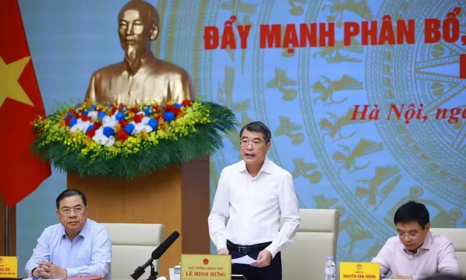 Thủ tướng: Th&aacute;o gỡ n&uacute;t thắt về thể chế, gắn tr&aacute;ch nhiệm người đứng đầu trong giải ng&acirc;n vốn đầu tư c&ocirc;ng - Ảnh 2.