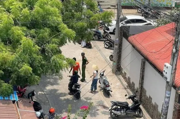 Nam sinh 16 tuổi bị đ&acirc;m tử vong trước cổng trường ở Mũi N&eacute;- Ảnh 1.