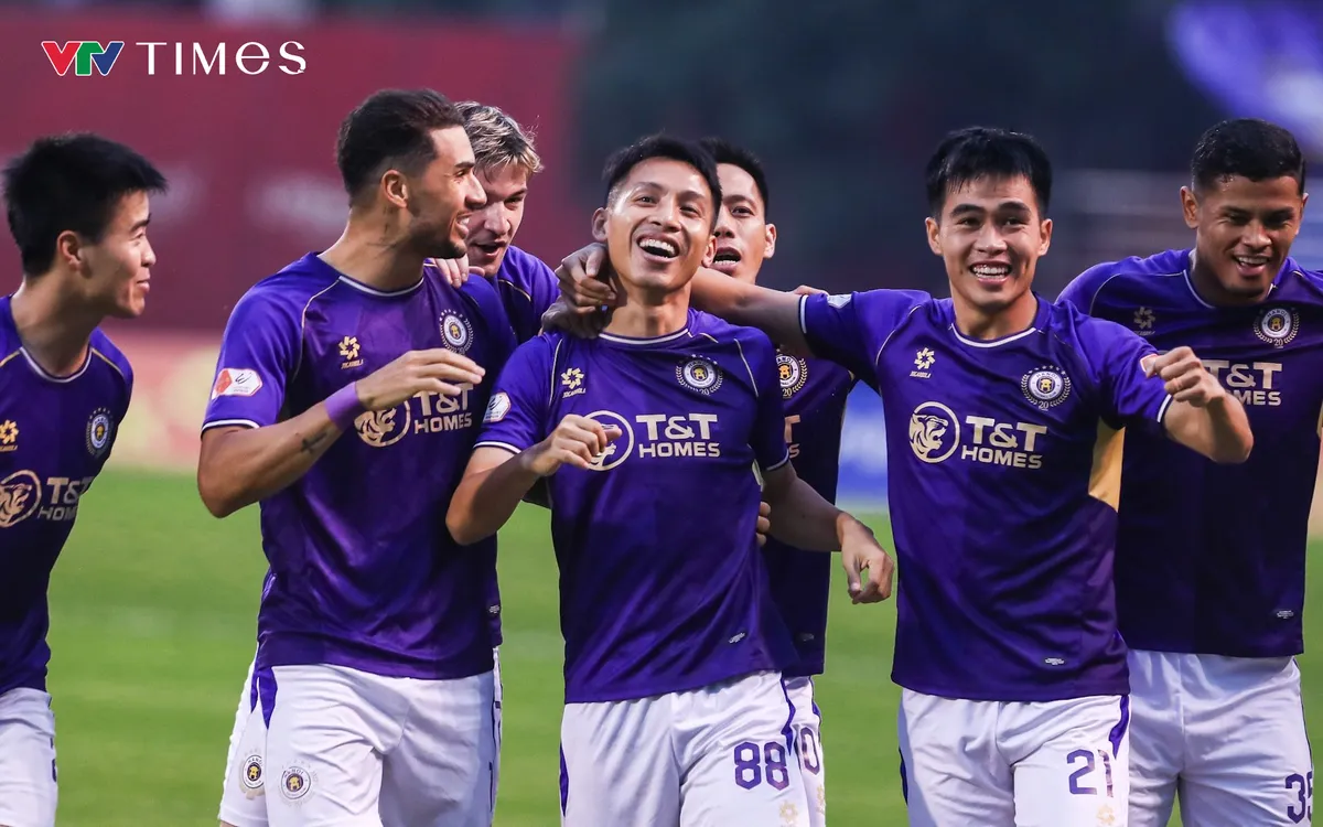 Hà Nội FC có trận đấu ấn tượng trên sân Ninh Bình để giành trọn 3 điểm, qua đó áp sát nhóm dẫn đầu V.League (Ảnh: Minh Quân).