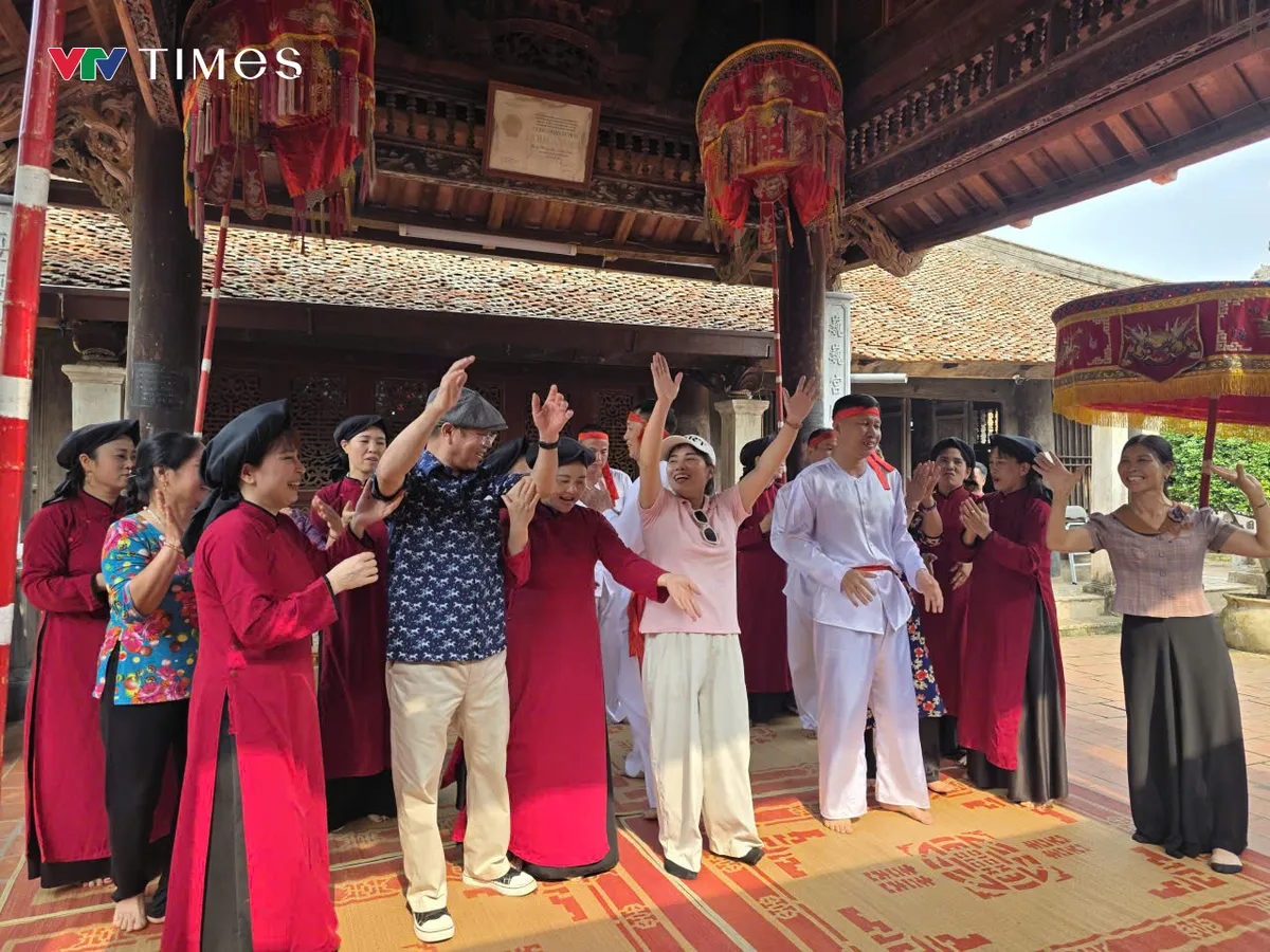 H&aacute;t xoan Ph&uacute; Thọ &ldquo;n&iacute;u ch&acirc;n&rdquo; du kh&aacute;ch bằng trải nghiệm độc đ&aacute;o- Ảnh 1.