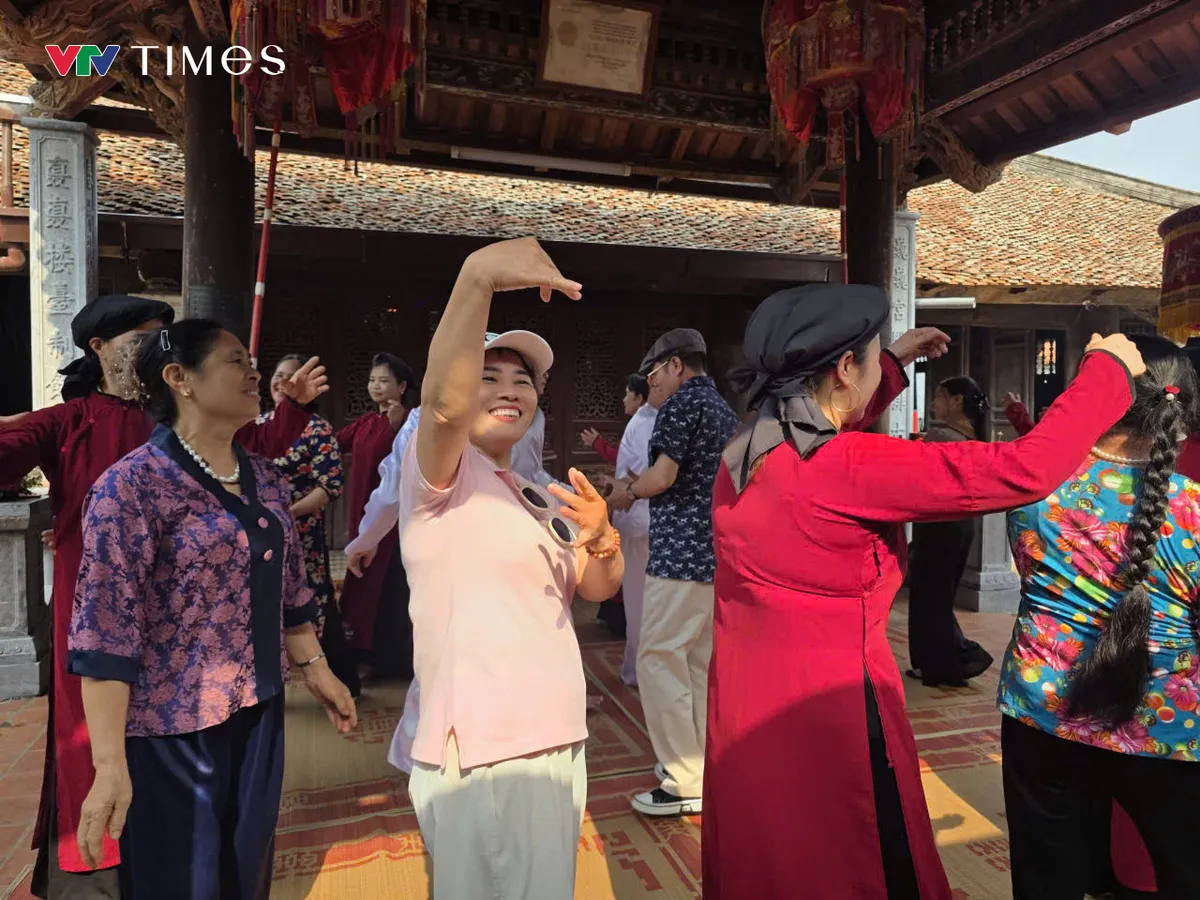 H&aacute;t xoan Ph&uacute; Thọ &ldquo;n&iacute;u ch&acirc;n&rdquo; du kh&aacute;ch bằng trải nghiệm độc đ&aacute;o- Ảnh 2.