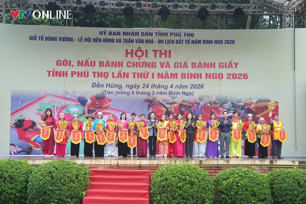 Rộn r&agrave;ng hội thi g&oacute;i, nấu b&aacute;nh chưng v&agrave; gi&atilde; b&aacute;nh giầy Đất Tổ - Ảnh 4.