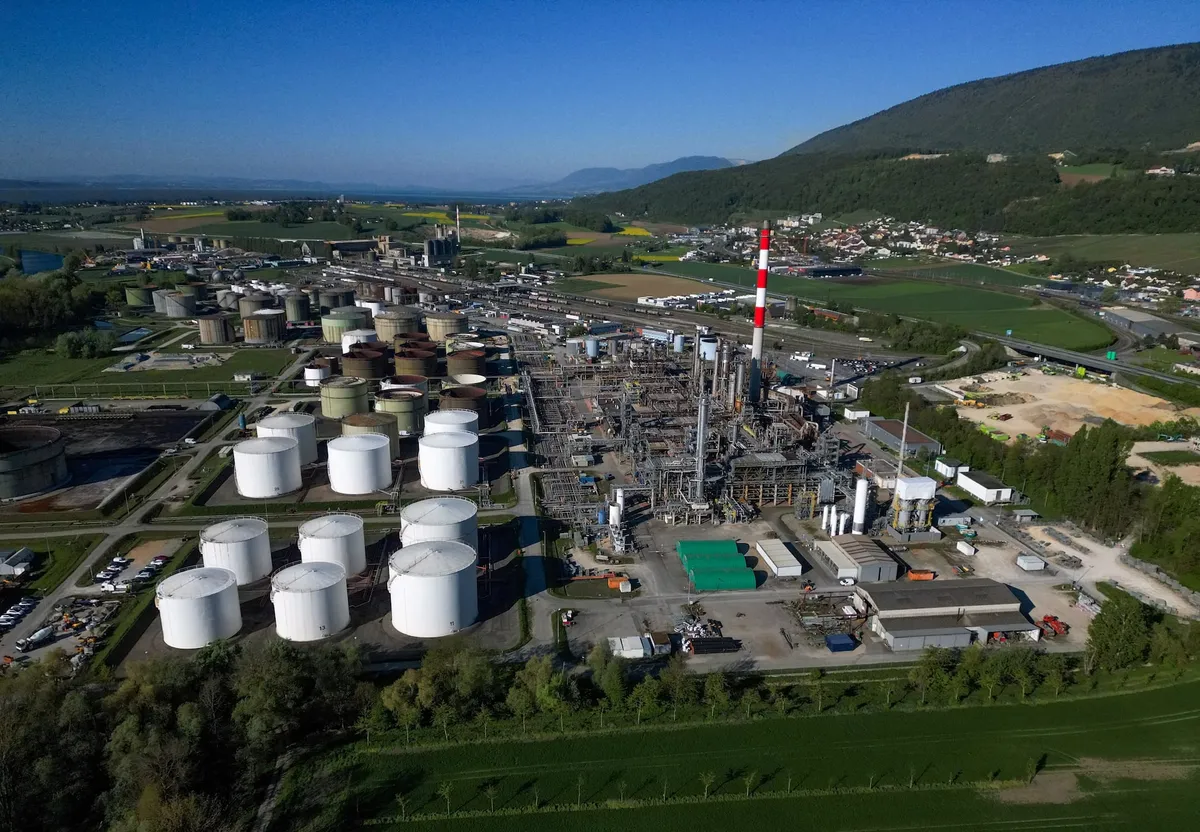 Gi&aacute; dầu thế giới vượt mốc 106 đ&ocirc; la mỗi th&ugrave;ng- Ảnh 1.