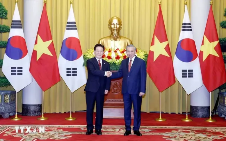 Tổng Bí thư, Chủ tịch nước Tô Lâm và Tổng thống Hàn Quốc Lee Jae Myung chụp ảnh chung - Ảnh: TTXVN