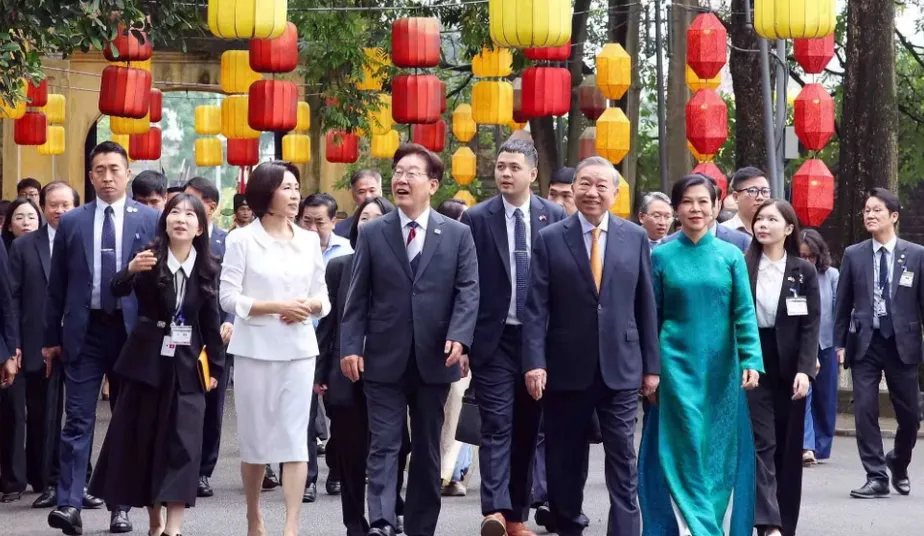 Tổng B&iacute; thư, Chủ tịch nước T&ocirc; L&acirc;m v&agrave; Phu nh&acirc;n chủ tr&igrave; Chương tr&igrave;nh hữu nghị đặc biệt tại Ho&agrave;ng Th&agrave;nh Thăng Long - Ảnh 1.