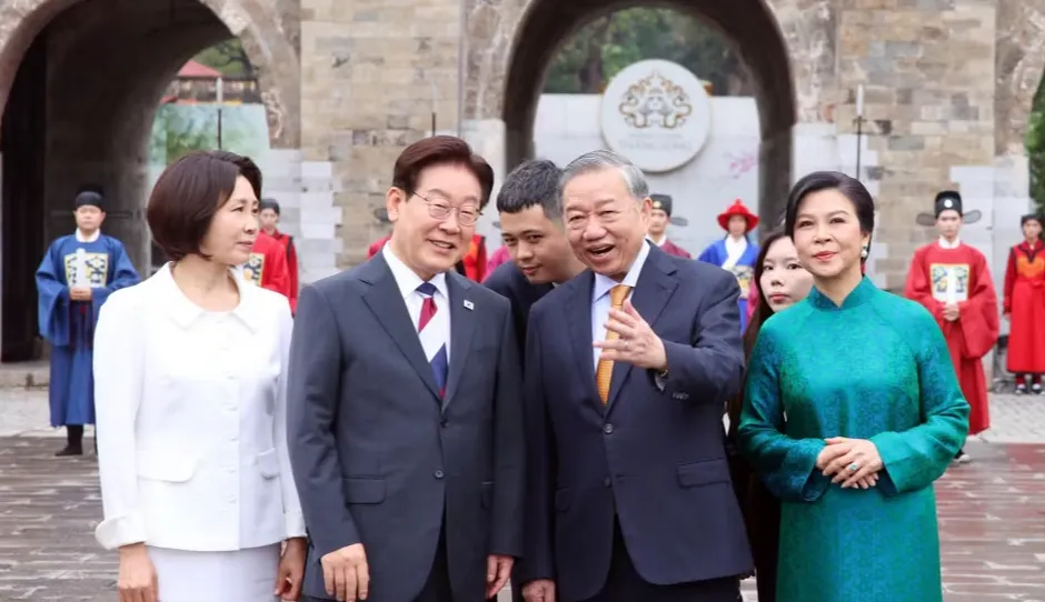 Tổng B&iacute; thư, Chủ tịch nước T&ocirc; L&acirc;m v&agrave; Phu nh&acirc;n chủ tr&igrave; Chương tr&igrave;nh hữu nghị đặc biệt tại Ho&agrave;ng Th&agrave;nh Thăng Long - Ảnh 2.