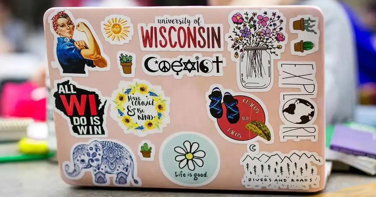 Trang tr&iacute; laptop bằng h&igrave;nh d&aacute;n: Đẹp mắt nhưng tiềm ẩn nguy cơ hư hỏng- Ảnh 1.