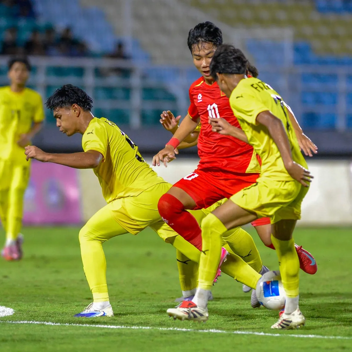 U.17 Việt Nam &aacute;p đảo Malaysia, lần thứ tư v&ocirc; địch Đ&ocirc;ng Nam &Aacute;- Ảnh 1.
