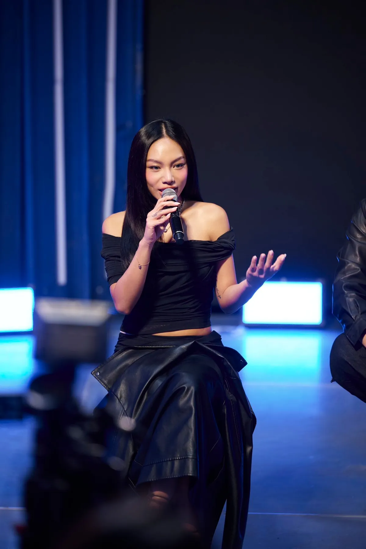 Qu&aacute;n qu&acirc;n Giọng h&aacute;t Việt Vũ Thảo My đưa sản phẩm &acirc;m nhạc mới vươn tầm quốc tế - Ảnh 3.