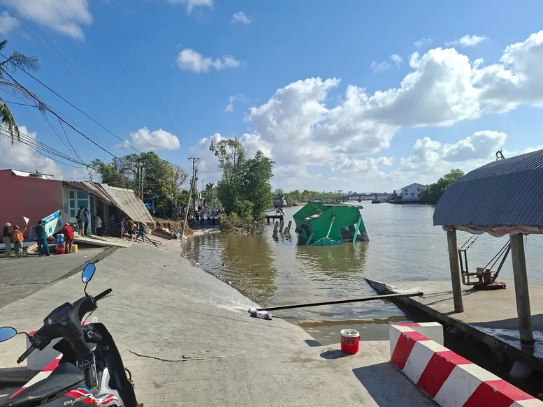 Sạt lở  rạng s&aacute;ng ở C&agrave; Mau l&agrave;m thiệt hại hơn 3 tỷ đồng - Ảnh 2.